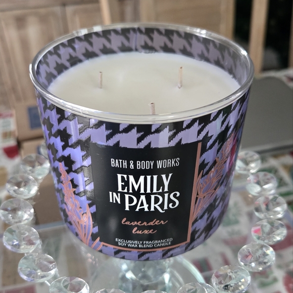 Bath & Body Works Emily in Paris Lavender Luxe Candle - Picture 2 of 7